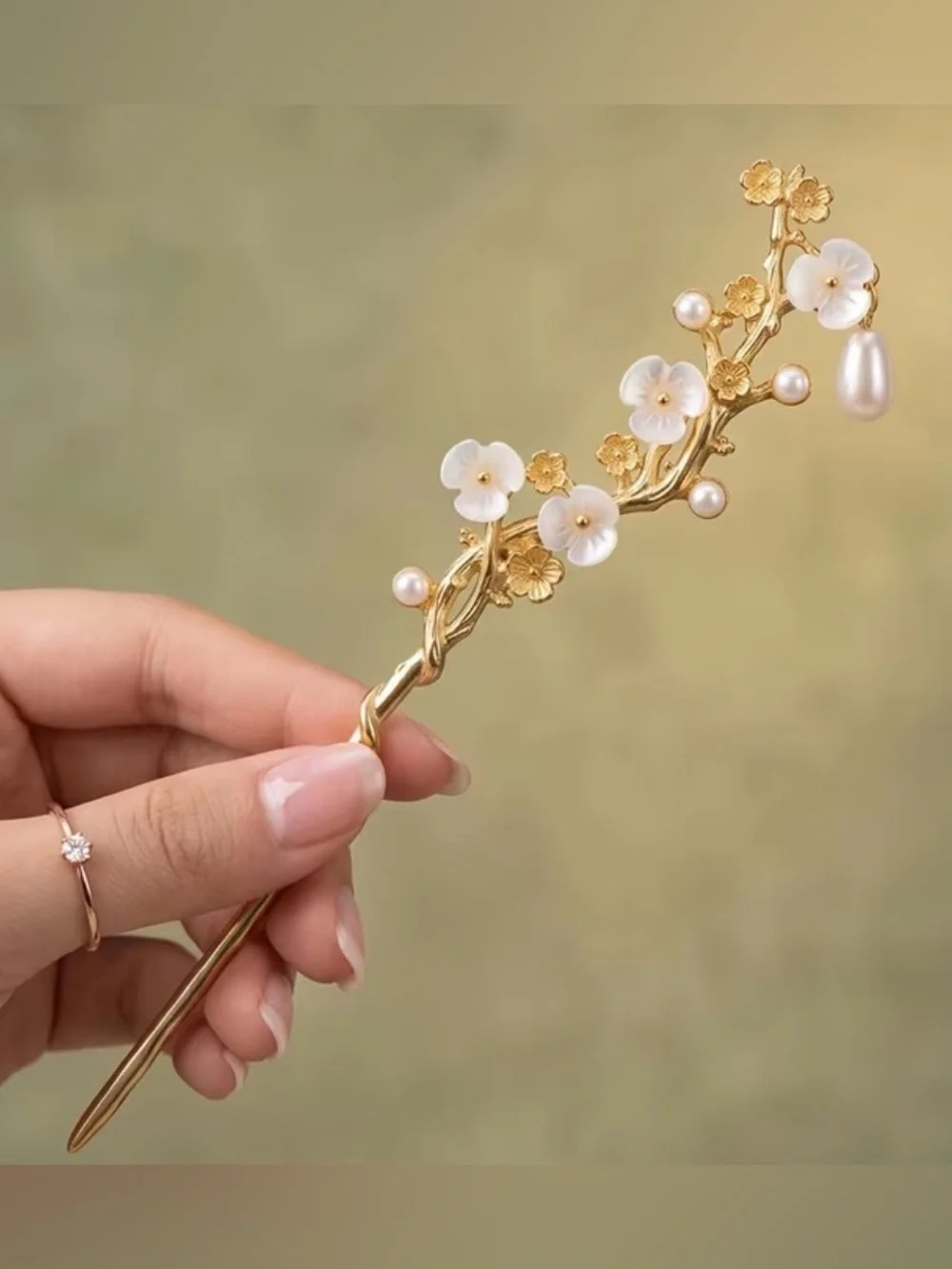 N/A elegant gold